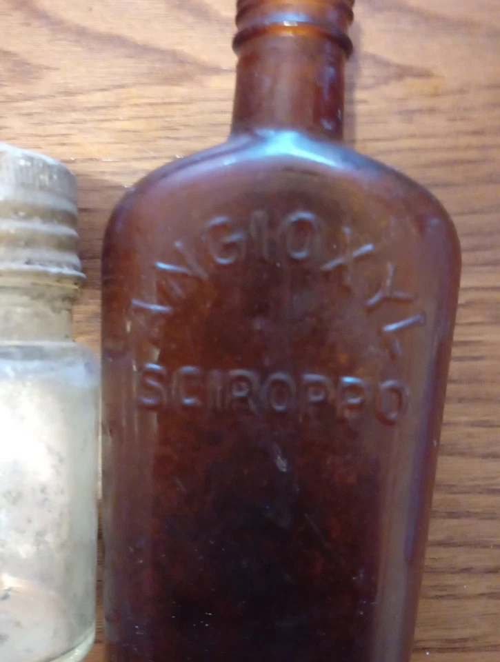 LOTTO DI  BOTTIGLIETTE IN VETRO  ANTICHE FARMACEUTICHE S Pellegrino  S Giuseppe  - Immagine 2 di 4