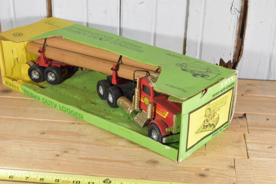 VINTAGE ERTL HEAVY DUTY LOGGER PETERBILT SEMI INTERNATIONAL S SERIES MISPRINT - Image 4 of 4
