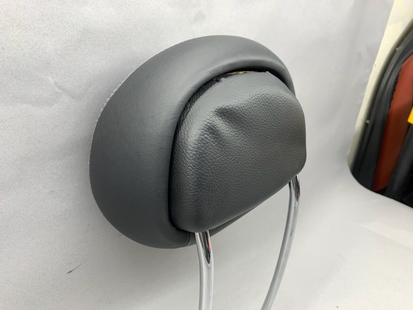 0309 Mercedes W211 E55 AMG Front Right Or Left Seat Headrest Head Rest