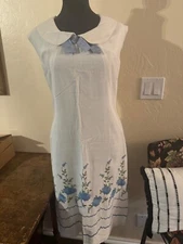 VINTAGE R&K ORIGINALS circa 1960’s BEAUTIFUL Embroidered white blue Floral Dress