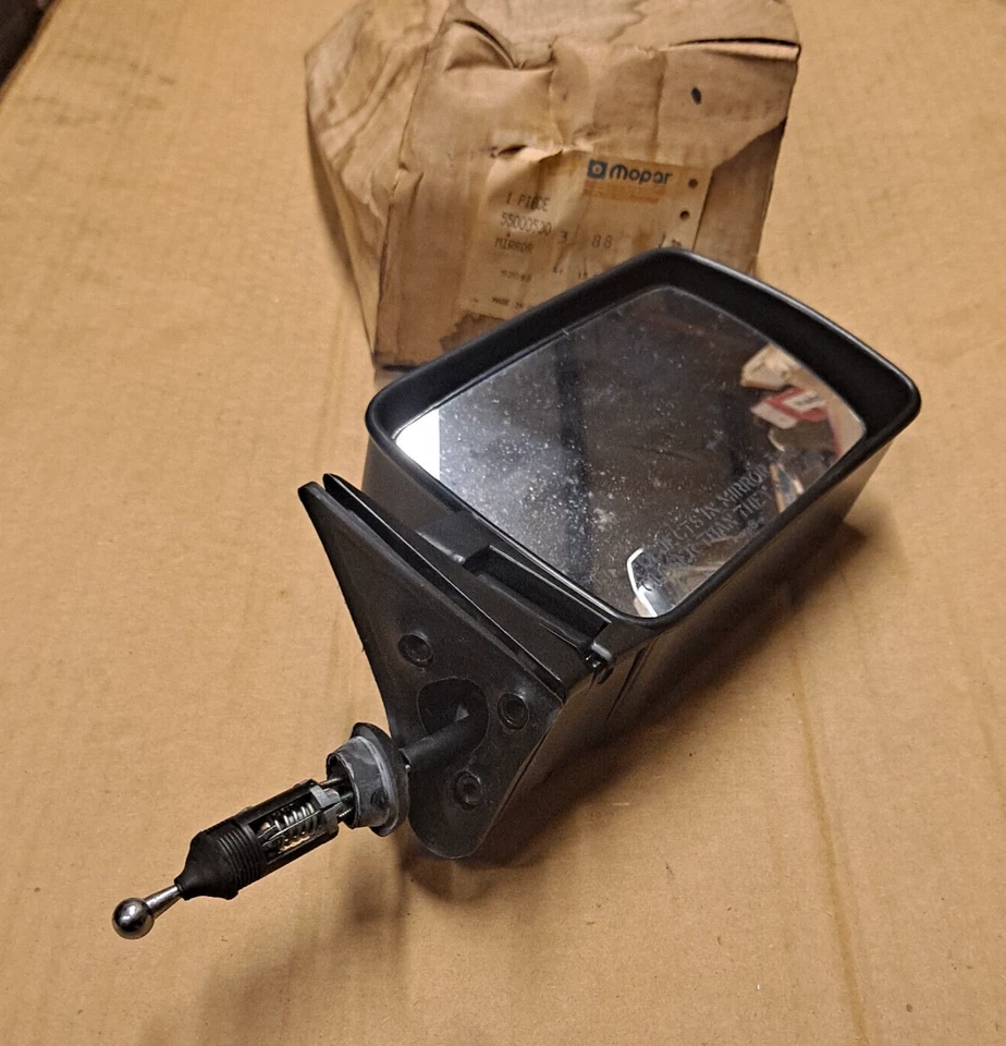 Espejo retrovisor derecho de control remoto Jeep Cherokee Wagoneer Comanche 1984-1990 nuevo en stock MoPar Foto 4 de 4