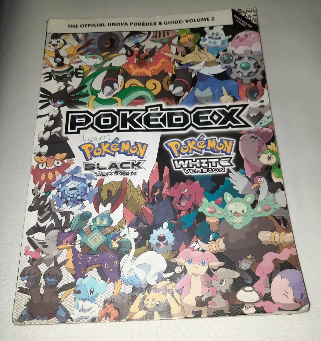 Official Unova Pokedex & Guide: Volume 2 Pokemon Black and White w/ Poster  9780307890634