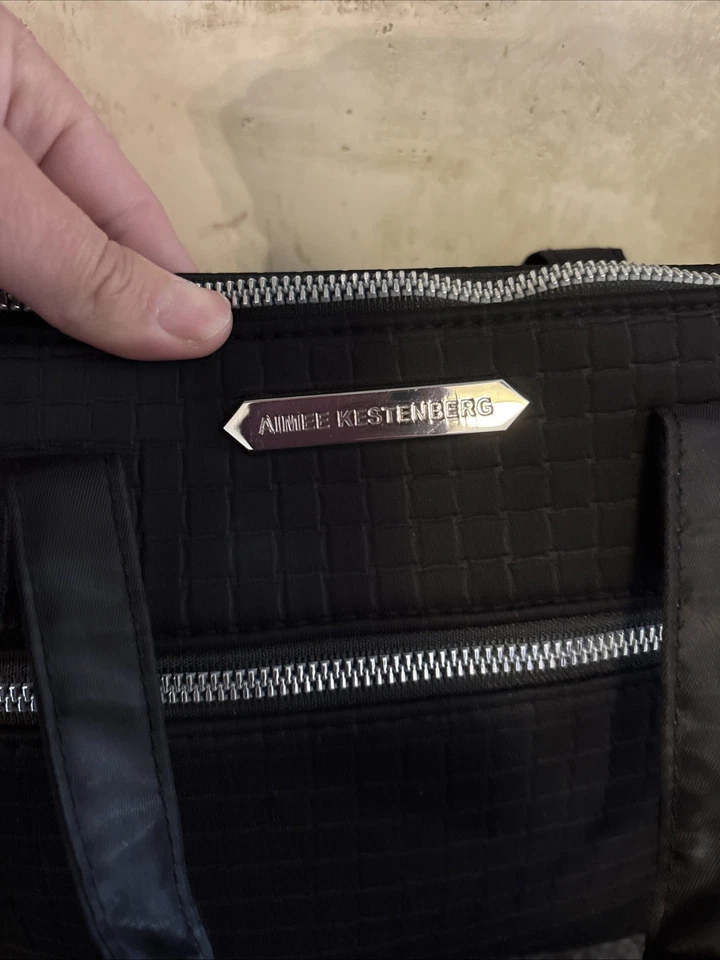 Bolsa AIMEE KESTENBERG prata logotipo hardware acolchoada náilon com zíper média preta - Imagem 2 de 4