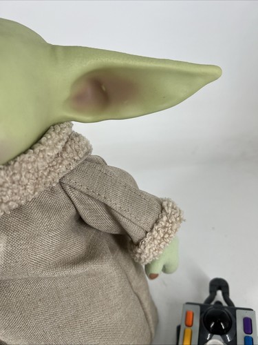 Mattel Baby Yoda Grogu Animatronic Toy Moves & Talks Tested & Works. With Remote - Picture 4 of 11