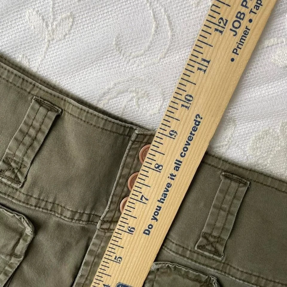 Pantalones cortos cargo Moda International verde caqui Foto 4 de 4