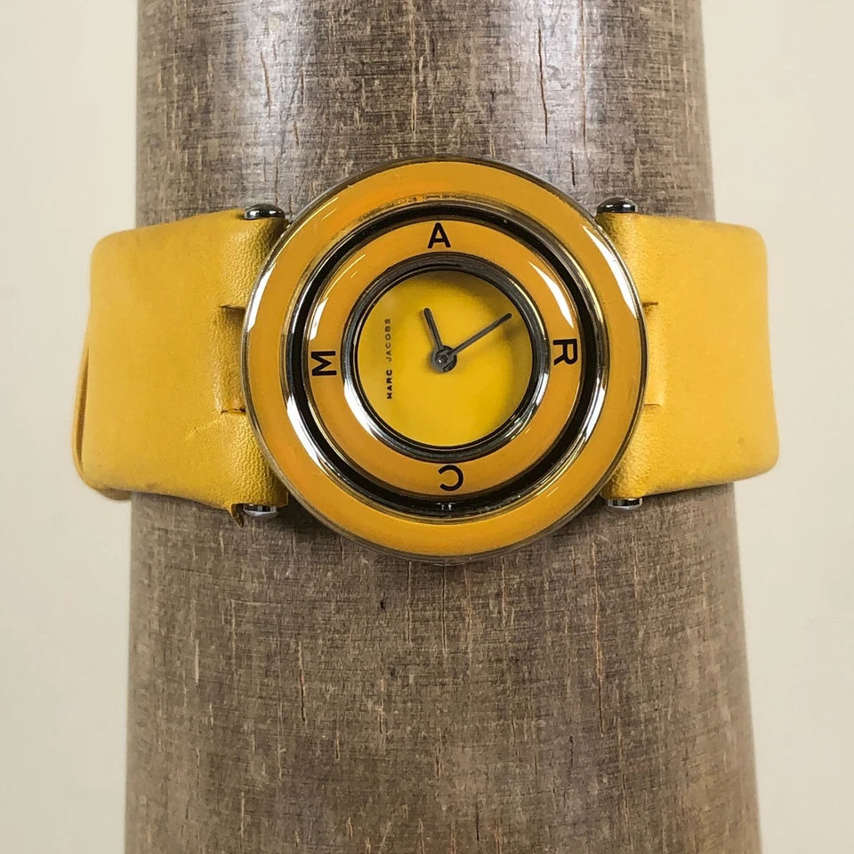 Marc Jacobs Mujer Informal Abatible Cuero Amarillo Cuarzo Analógico 31mm Reloj 6 1/2" Foto 2 de 4