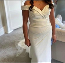 Ivory Wedding Dress.. Very Minor Alerations Would Fit A Size 10/12