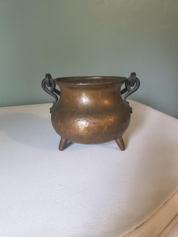 Hammered Copper Vintage Footed Cauldron Pot Twisted Iron Handle 5in