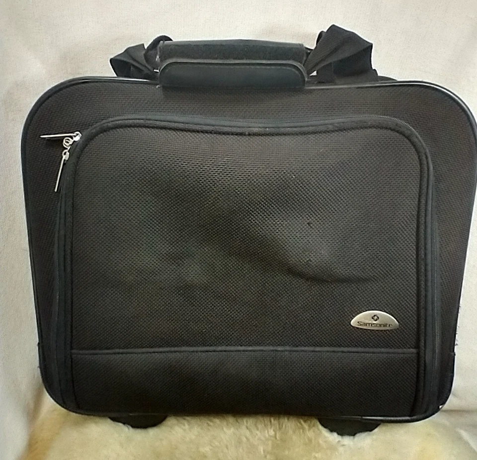 SAMSONITE ROLLING OVERNIGHT CARRY ON BAG ULTRA LIGHT LUGGAGE SUITCASE OVERNIGHT - Image 2 of 4