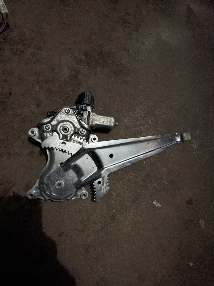 TOYOTA COROLLA 2014-2019 REGULADOR VENTANA PUERTA TRASERA DERECHA CON MOTOR PASAJERO Foto 3 de 3