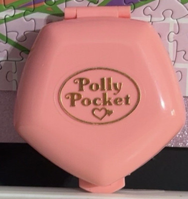 Polly Pocket In The Nursery 1992 Bluebird Toys. 1 polly pocket included