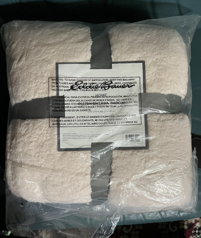NEW Eddie Bauer Home Plush Sherpa Throw 60 x 70 Pale Pink and White SOFT - Image 3 of 3