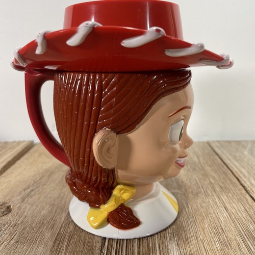 Toy Story Disney On Ice Jessie Tazza Mug in plastica con manico e cappello ribaltabile - Foto 5 di 9