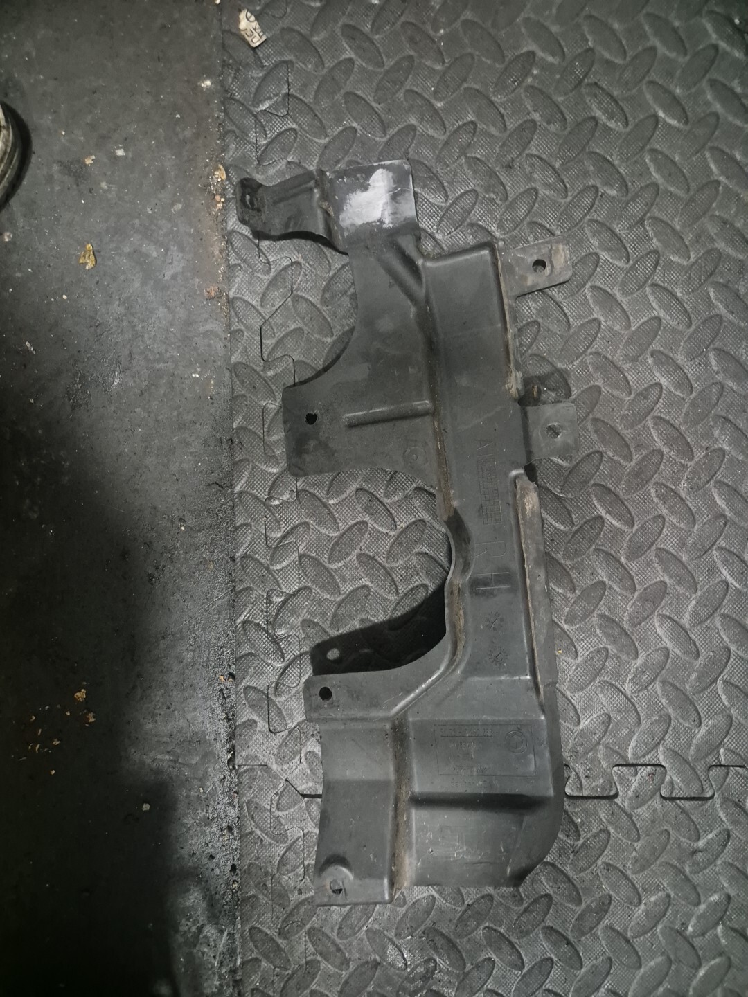 BMW X5 SERIES STEERING GEAR BOTTOM COVER RIGHT SIDE F15 F85 F16 F86 7160238 2009