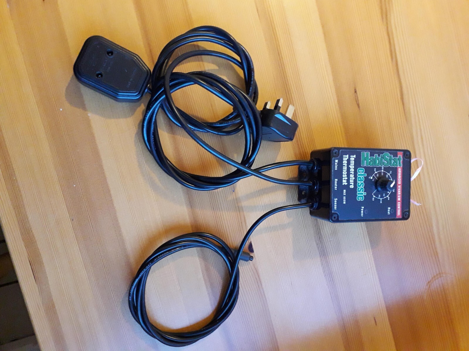 Reptile vivarium and accessories including heat mat, thermostat and UVB