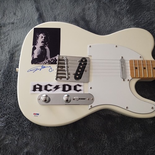 AC/DC SIGNED GUITAR ANGUS YOUNG CUSTOM PSADNA KO6463 BACK IN BLACK CD ...