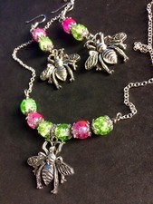 Giant Bee Jewelry Set With Shiny Crackled Glass Beads