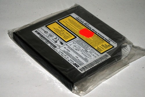 Toshiba Samsung Storage Technology DC-R2612 CD-RW/DVD-ROM ATAPI Drive - Picture 3 of 10