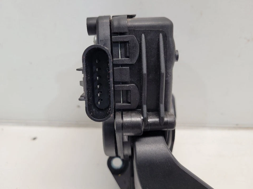 Chevrolet Suburban 1500 2011 (5,3 L/AT) pedal acelerador - ajuste de potencia conjunto Foto 2 de 4