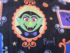 Scrub Top HALLOWEEN  BOO   Size Large  3 front Pockets SB Scrubs