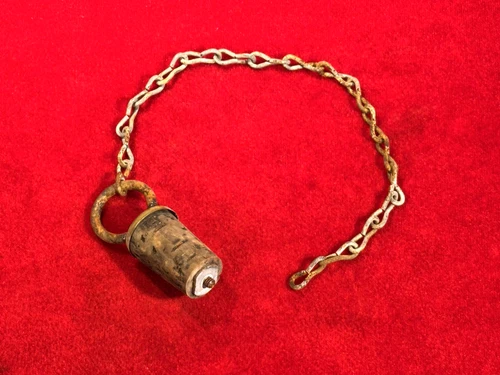 ORIGINAL CIVIL WAR CANTEEN STOPPER COMPLETE WITH CHAIN