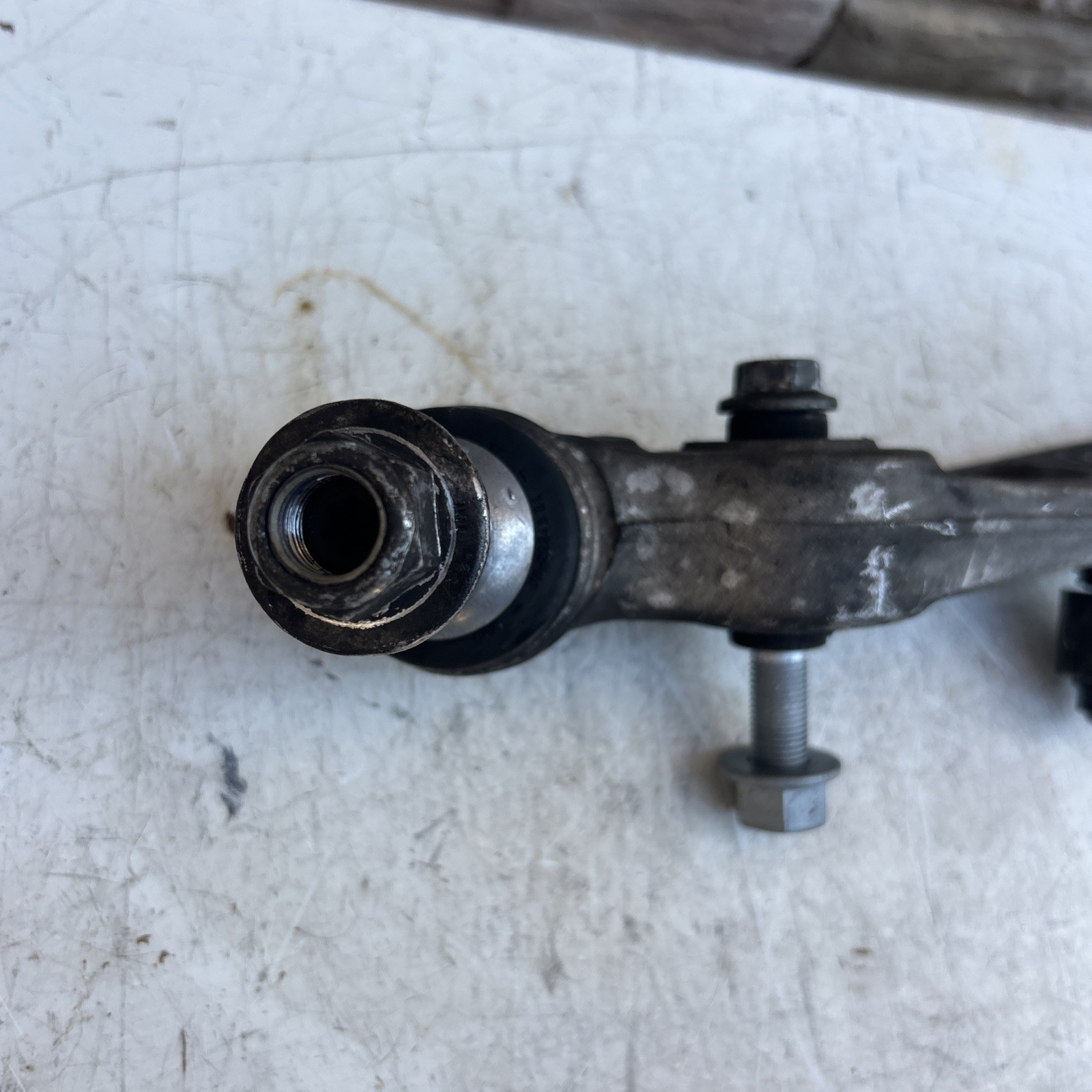 Rolls Royce Cullinan right lower control arm wishbone Oem