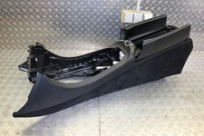 Mercedes W213 E63S AMG Mittelkonsole Leder schwarz gelbe Nähte A105852206C Mercedes W213 E63S AMG Mittelkonsole Leder schwarz gelbe Nähte A105852206C