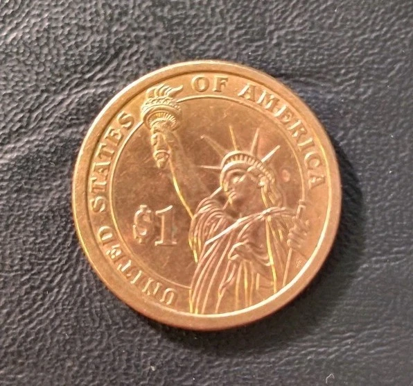 2007-P George Washington First President 1789-1793 $1 1st Issue Golden Coin - Image 2 of 3