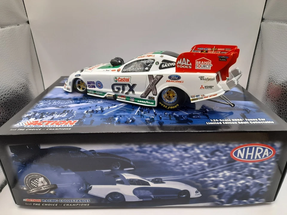 Coche divertido Ashley Force Castrol GTX 2009 Mustang 1:24 1 de 1185 Foto 2 de 4