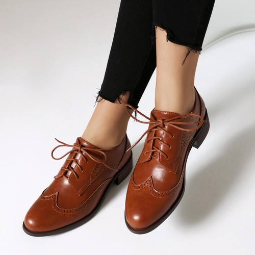 Retro flache Damen-Pumps mit Absatz British College Brogue passende Farbe Schuhe Flügelspitze - Bild 9 von 30