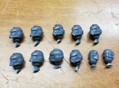 Lot De Pièces Détachées Warhammer 40K - Têtes De Casque Mark II Pour Space Marines, Occasion