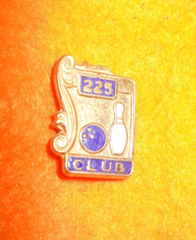 Vintage  Bowling Pin ~ Bowling Pin and Ball   ~ 225  Club