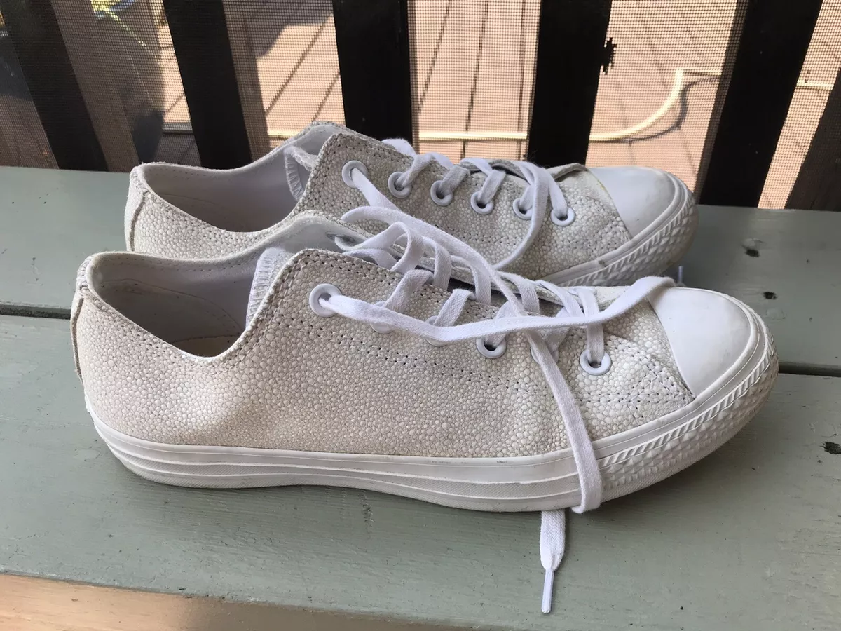 CONVERSE Chuck Taylor All Star Womens 9 Shoes Off White Low Top Leather Sneakers