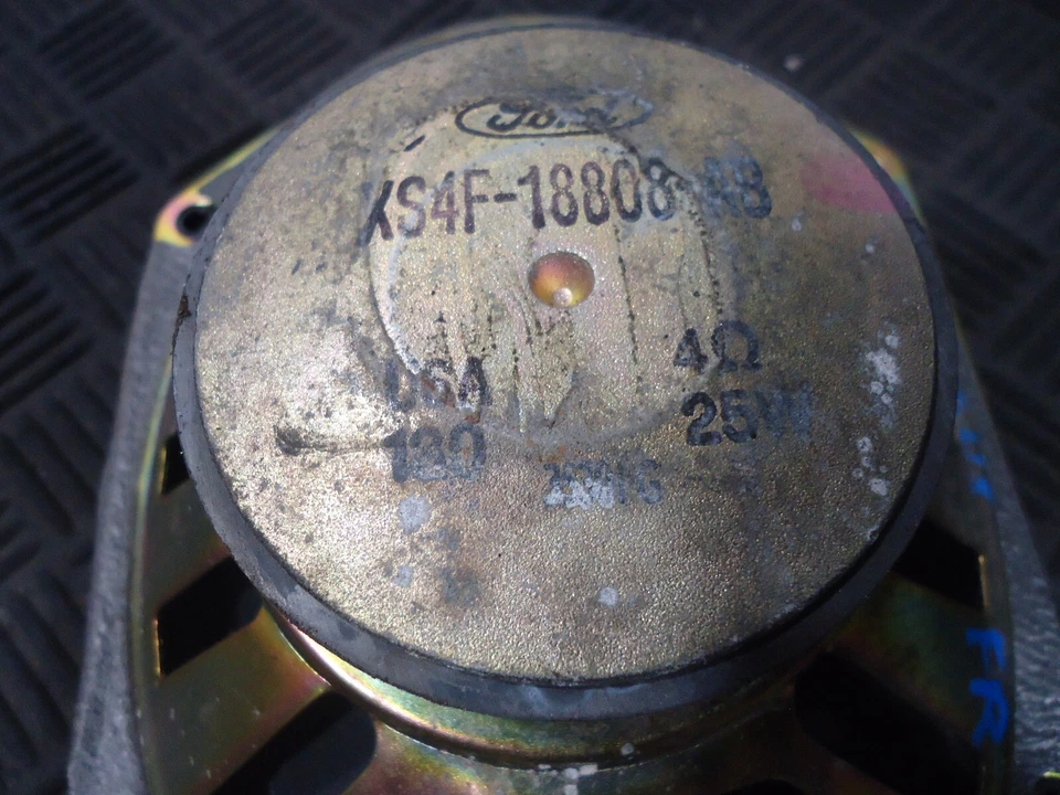 Ford Focus SE 2002 sedán altavoz puerta delantera derecha XS4F-18808-AB Foto 3 de 4