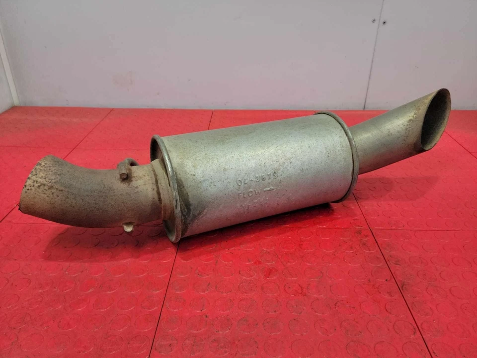 Ressonador de escape traseiro 2011-2014 GMC Yukon Denali 6.2L original do fabricante 15896609 - Imagem 2 de 3