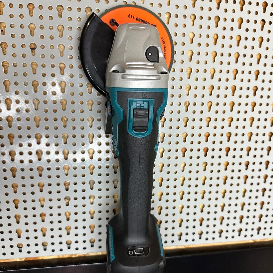 Wandhalter für Makita DGA Winkelschleifer Trennschleifer Halterung für Lochwand - Bild 3 von 4