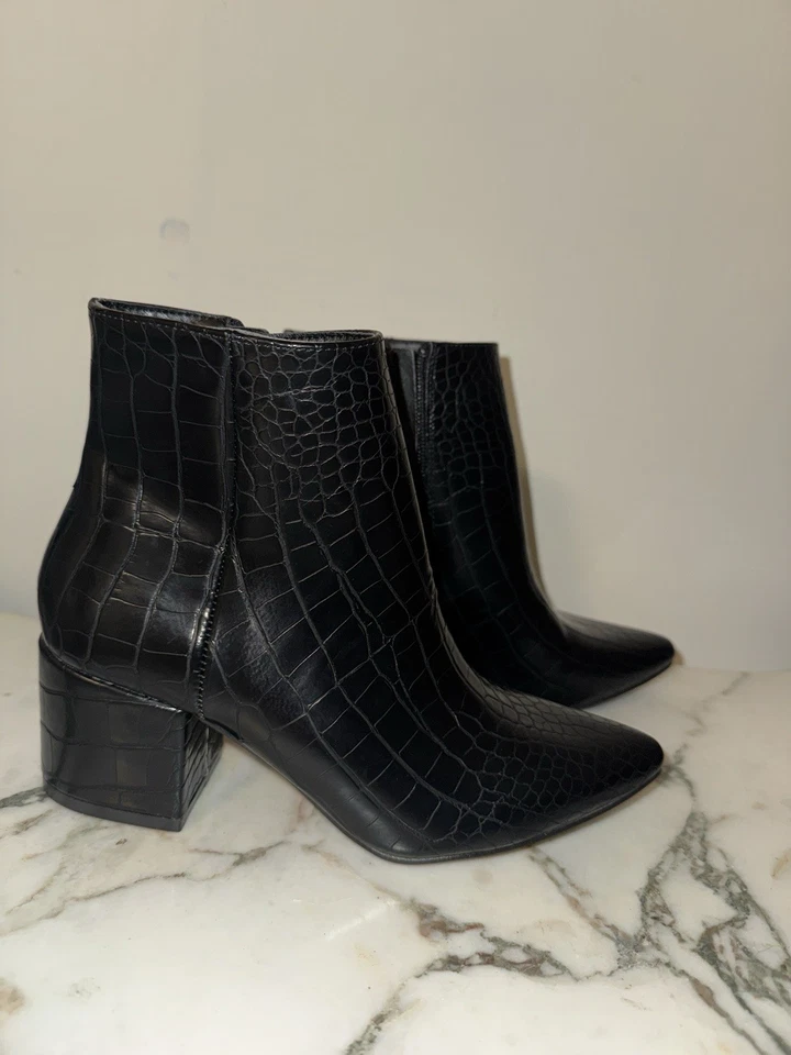 Bota para mujer Catherine Malandrino tacón ancho negra talla 6 Foto 2 de 4