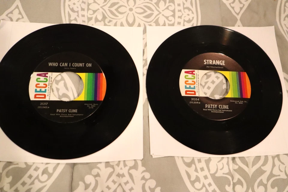 PATSY CLINE CRAZY - WHO CAN I COUNT ON & SHE'S GOT YOU - STRANGE 45"S NICE ! - Image 2 of 2
