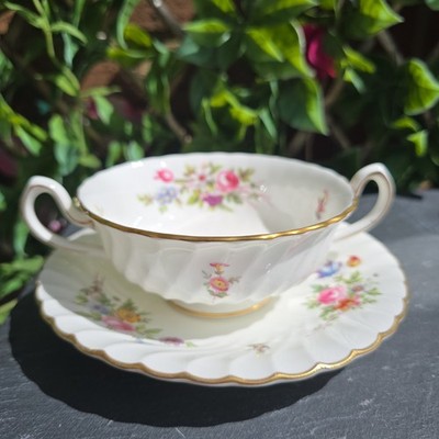Vintage Minton 1948 Briefmarke Marlow Gold gewellter Rand Suppentasse Coupe und Untertasse 