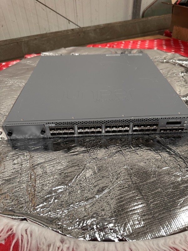 Juniper EX4300-32F Fibre Network Switch
