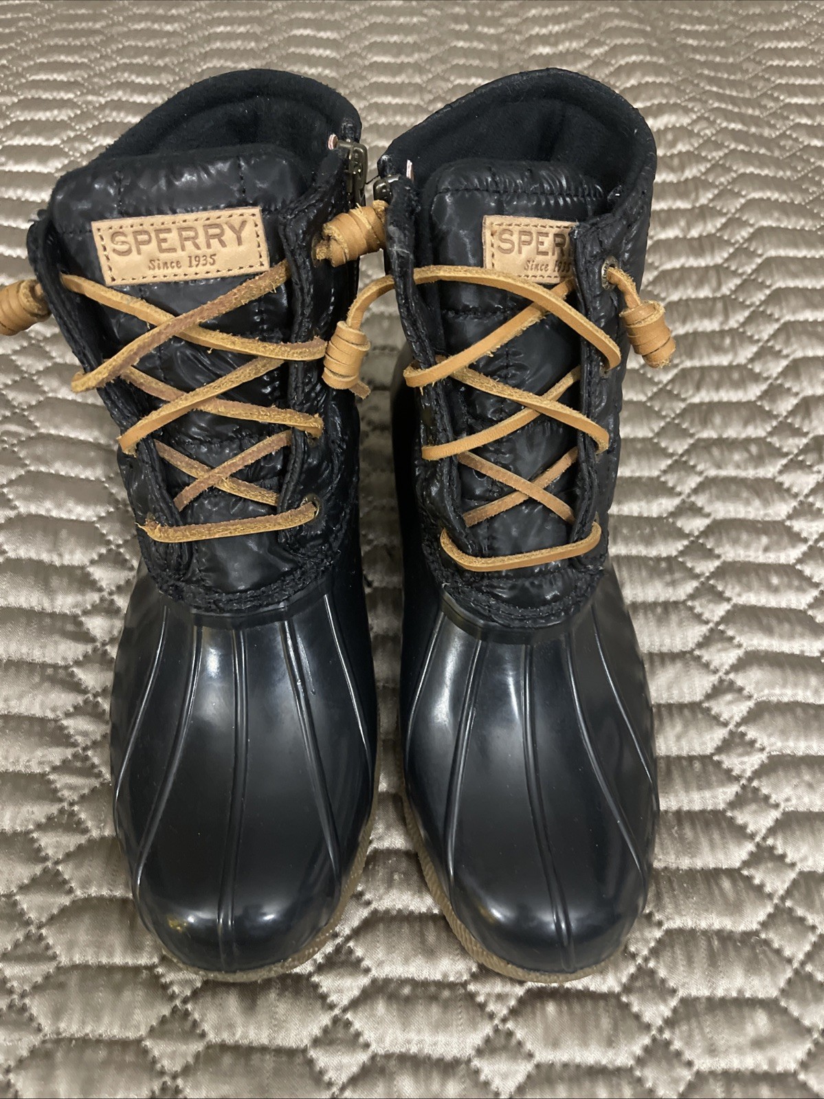 Sperry women’s 7 waterproof duck boot.  Black rubber with zipper.  great cond