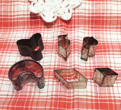 6x Mini Ausstecher Ausstechformen Puppenstube Metall Vintage alt