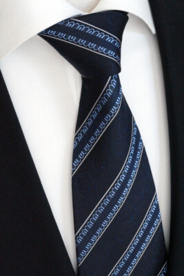 Cravatta Uomo Quadri Blu Scuro E Argento - Taglio Classico - Lunghezza 150 Cm, Larghezza 8 Cm