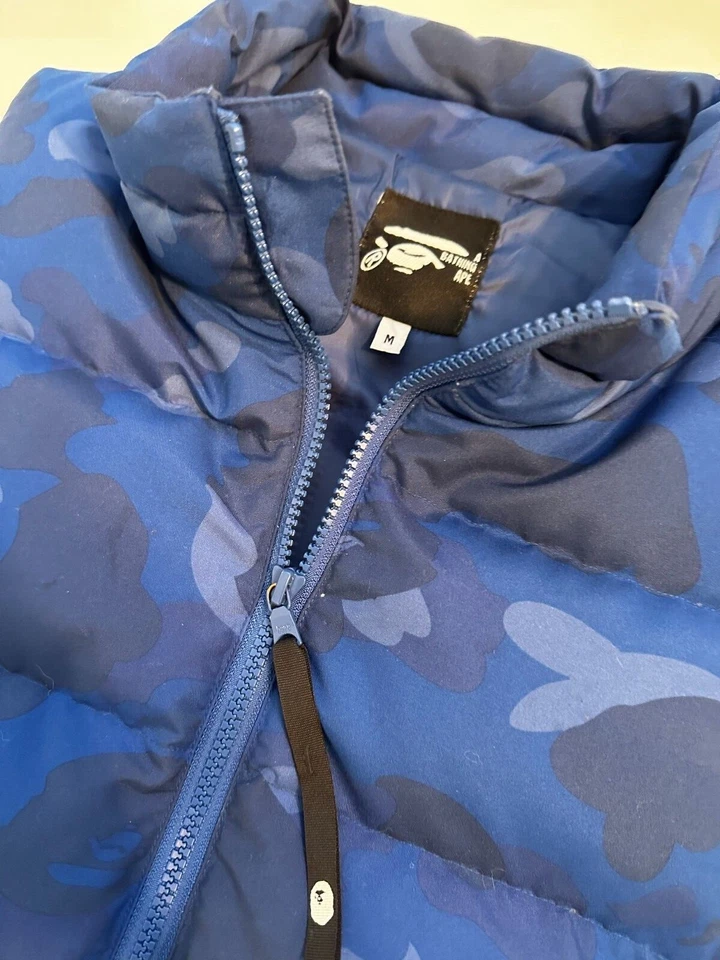 BAPE Chaleco de plumón camuflaje color azul un mono de baño deportes de montaña talla M mediano Foto 3 de 4