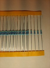 Pack of 100 - Metal film resistors 0.6W 2K2