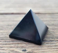 NATURAL OBSIDIAN SMALL GEMSTONE PYRAMID 20-22mm