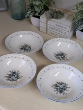 Set of 4 Tabletops Unlimited Blueberry Hearts 7” Soup Cereal Bowl Blue Trim EUC
