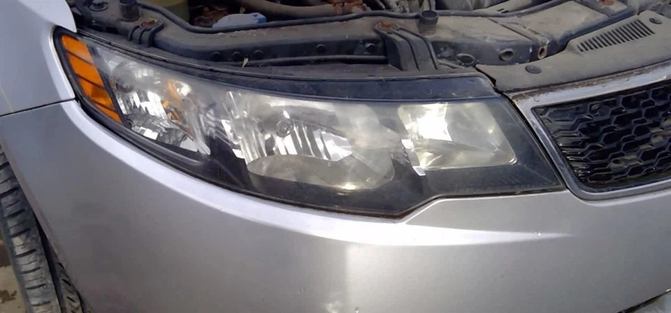 10 2011 12 Kia Forte Passenger Right RH Headlight Headlamp | Thru 07/31/11 - Image 3 of 4