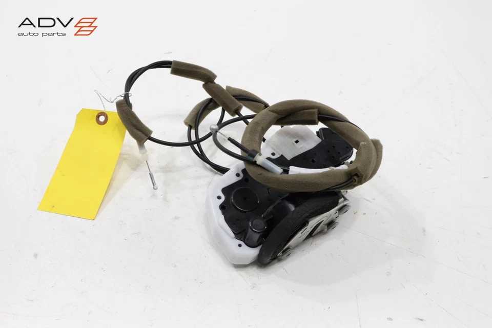 Nissan Murano 2015-2024 actuador de cierre de puerta del lado del pasajero delantero derecho OEM Foto 2 de 4