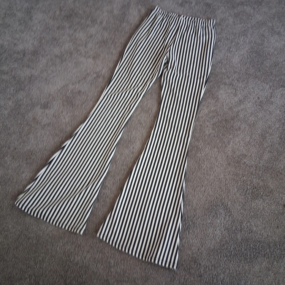 Pantalones acampanados Nasty Gal Collection Living On A Thin Line rayas blancas/negras talla 4 Foto 2 de 4